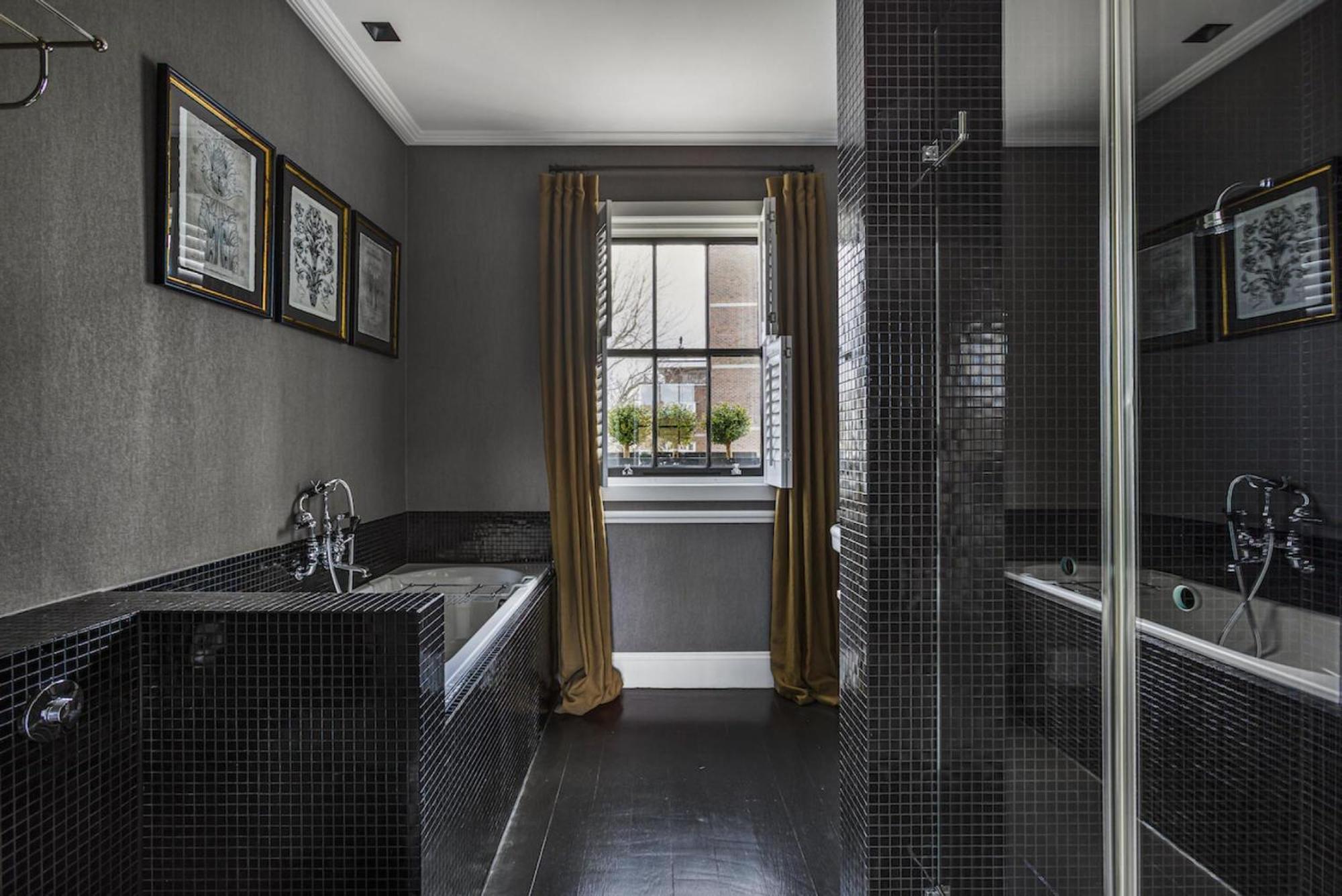 Luxurious - Denyer Street Londra