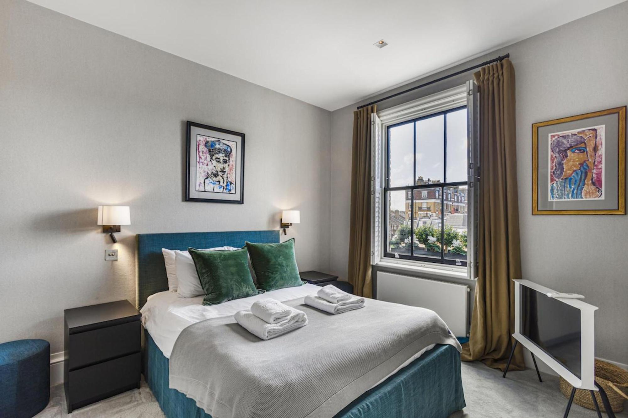 Luxurious - Denyer Street * Londra